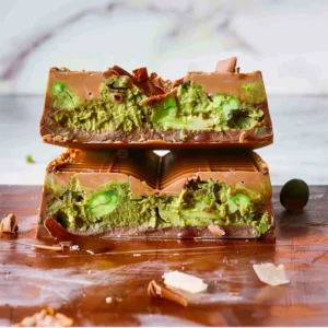 Dubai chocolate bar recipe with pistachio filling and chocolate coating